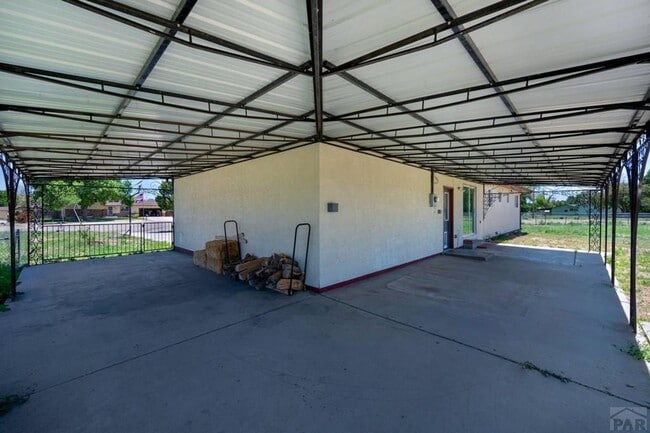 Building Photo - 981 Tamarack Cir