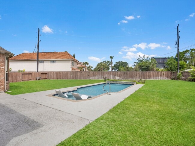 Building Photo - 24910 Meadowthorn Crest Ln