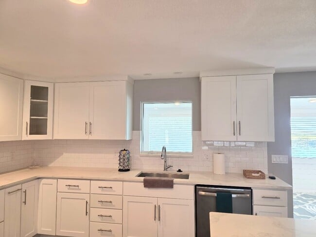 Building Photo - Beautiful waterfront property in Woodland Estates.