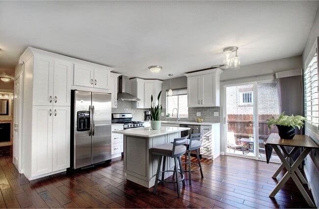 Building Photo - 3BD, 2BA Front side Duplex with Private Front Yard, Near Sloan's Lake
