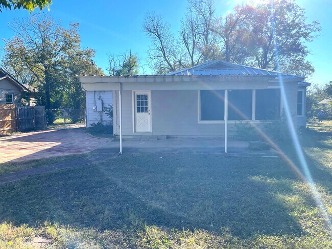 Building Photo - 1406 N 2nd St