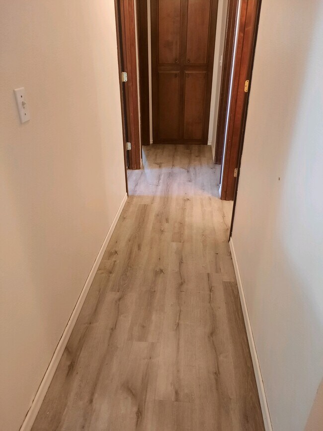 Building Photo - 4732 Cougar Ct SE