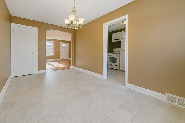 Building Photo - 119 W Madison Ave