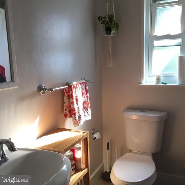 Building Photo - 909 S Irving St