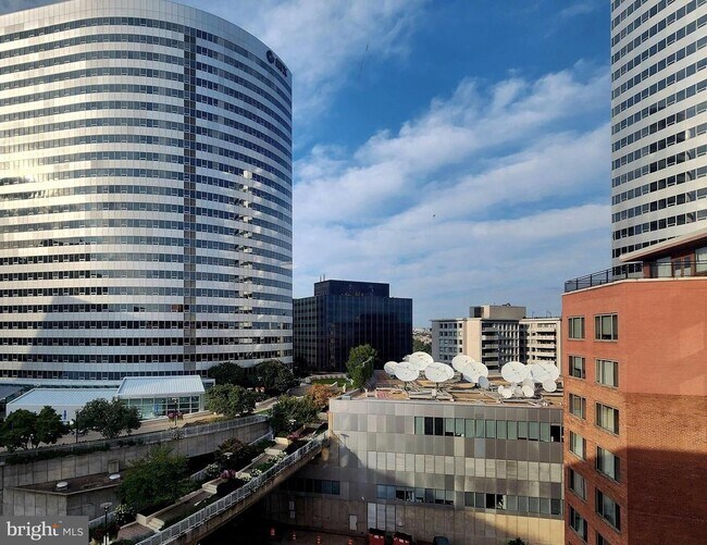 Building Photo - 1121 Arlington Blvd