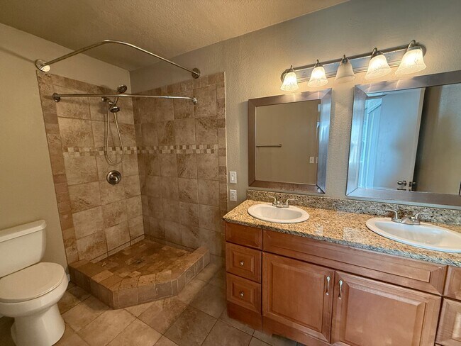 Building Photo - 3 Bedroom in Jenks School district!!