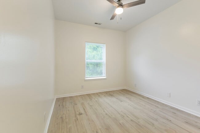 Building Photo - 3415 Waterloo Dr