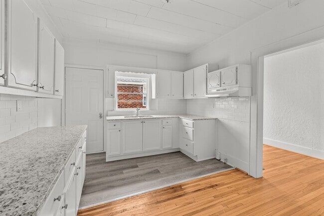Building Photo - Beautiful Historic 4 Bedroom 2 Bathroom Home