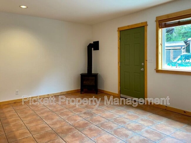 Building Photo - 4673 NW Walgren Dr