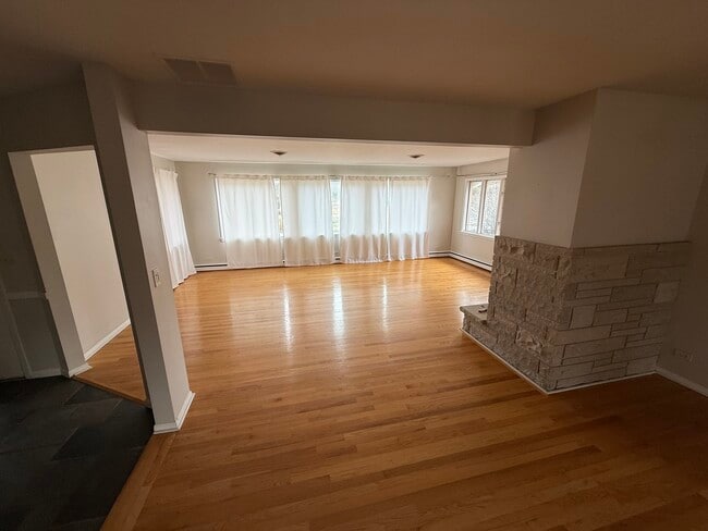 Building Photo - 3336 Overland Pass