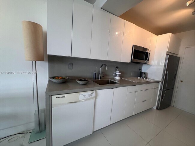 Building Photo - 100 Lincoln Rd