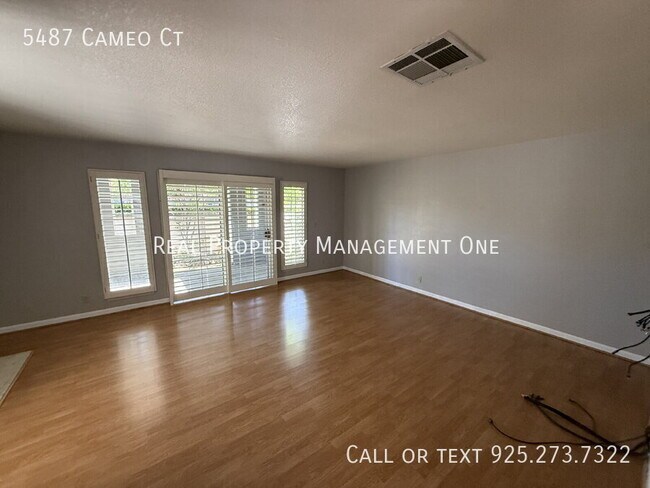 Building Photo - 5487 Cameo Ct