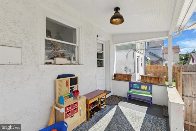 Building Photo - 322 Woodbine Ave