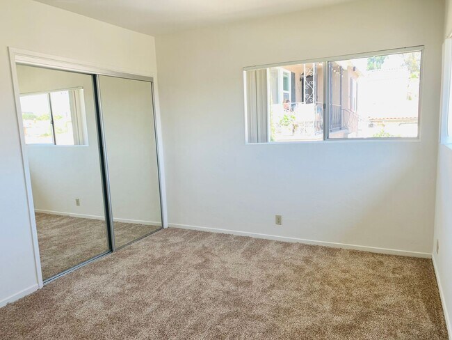 Building Photo - PERFECTLY LOCATED POINT LOMA 2BD/1.5BA TOW...