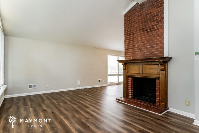 Building Photo - Inviting 3-Bedroom Home