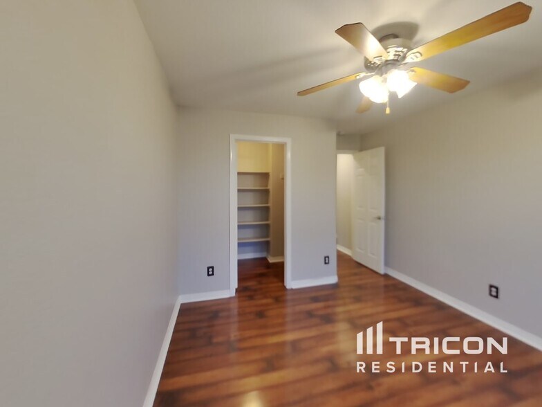 Building Photo - 5947 Varese Dr