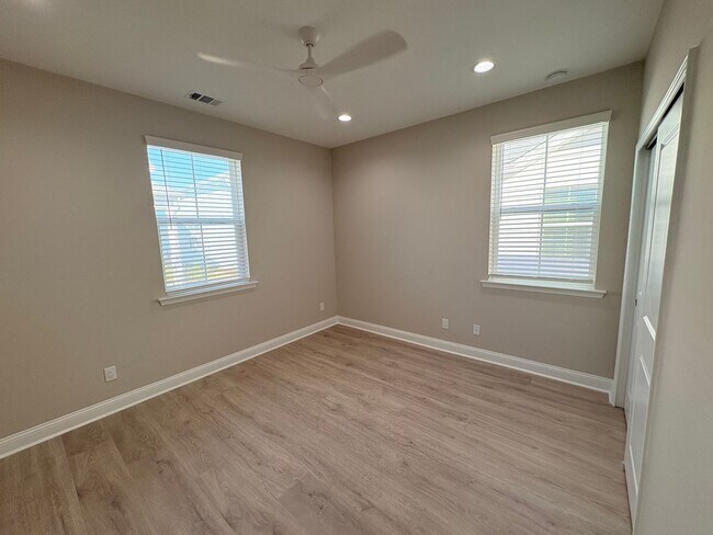 Building Photo - 61 Tropics Ave