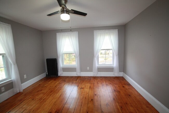 Building Photo - 33 Maple St