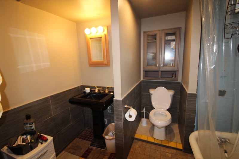 Building Photo - 811 E Pleasant St