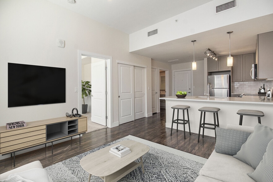 Primary Photo - Highlands 32