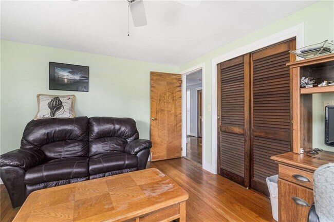 Building Photo - 27 Westwood Dr