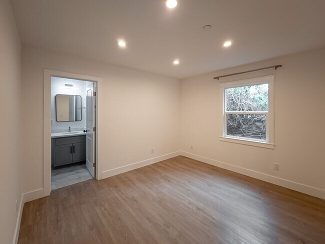 Building Photo - Newly Renovated 4BR Lamanda Park Units!