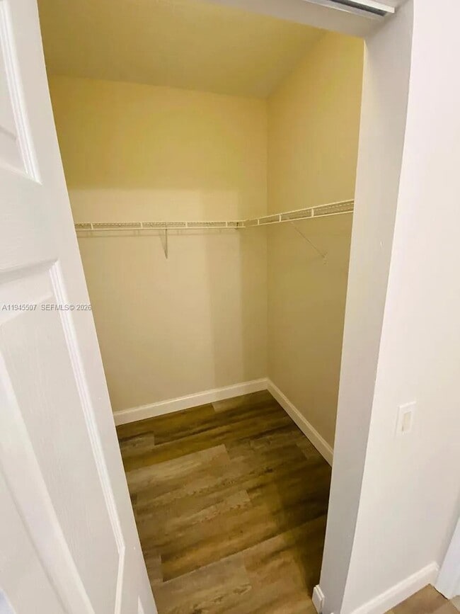 Building Photo - 4947 SW 135th Way