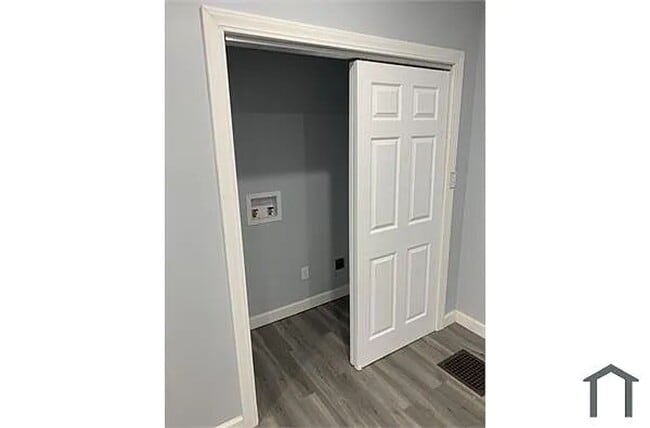 Building Photo - Price Reduced - $1090/month!! 2 bedroom 1 ...