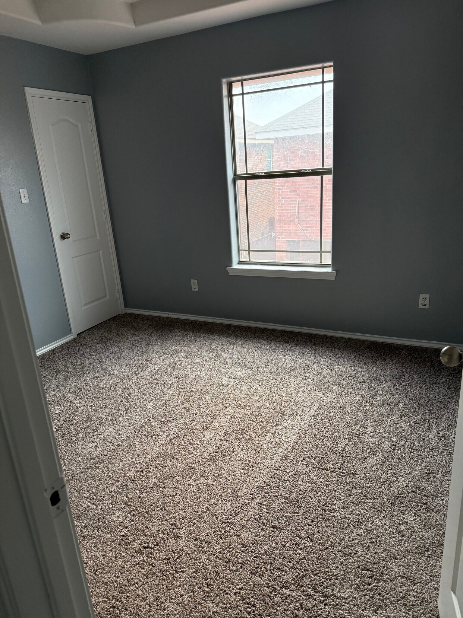 Building Photo - 106 S 48th Ln