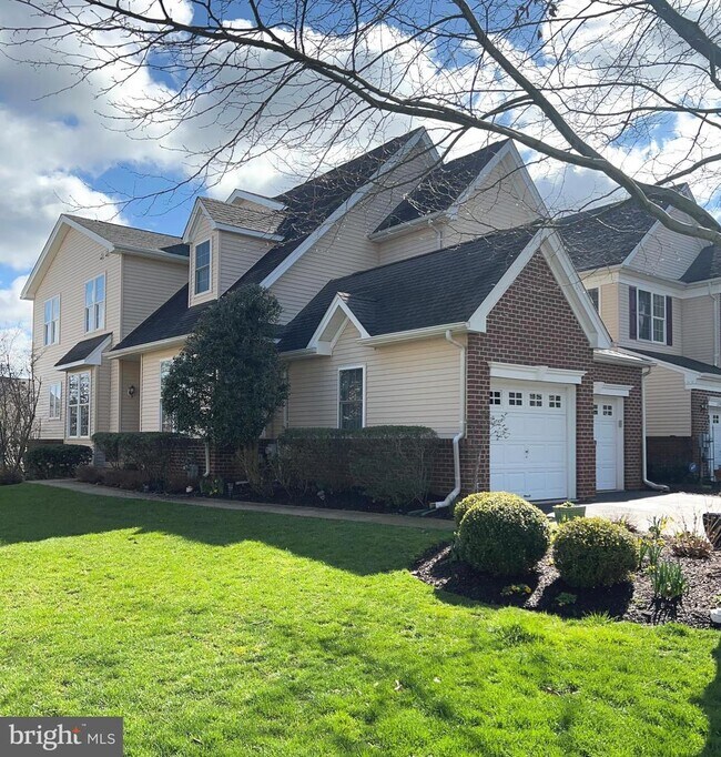 Building Photo - 2303 Dorchester St W