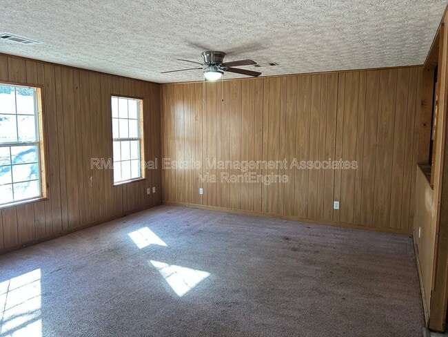 Building Photo - 543 N 9th St