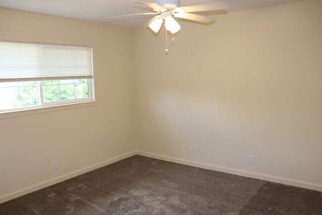 Building Photo - Unit 3