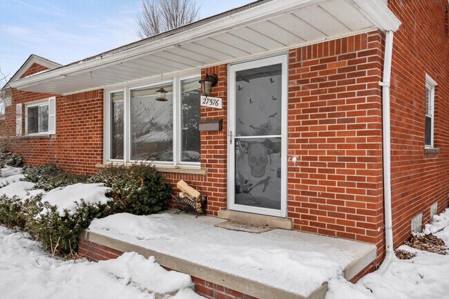 Building Photo - 27576 MacKenzie Dr