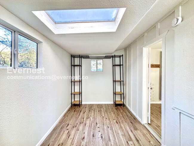 Building Photo - 6489 Rainbow Heights Rd