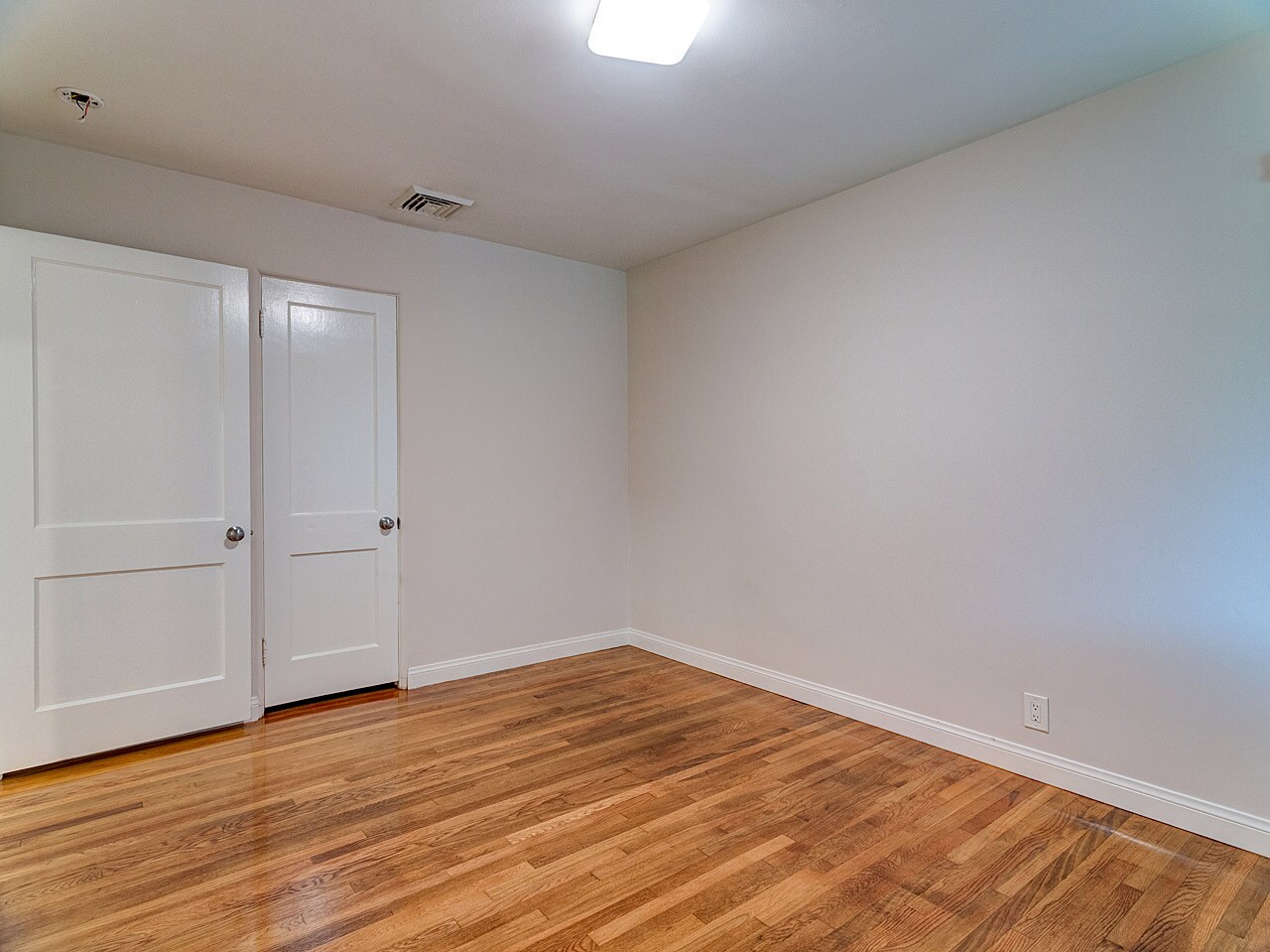 Building Photo - 8716 Bleriot Ave