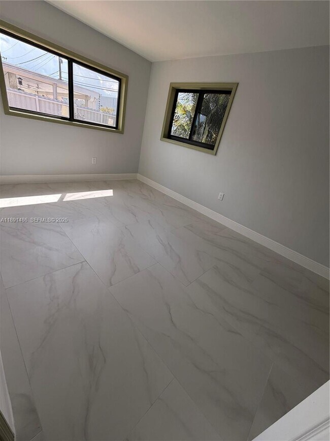 Building Photo - 2120 SW 84th Ave