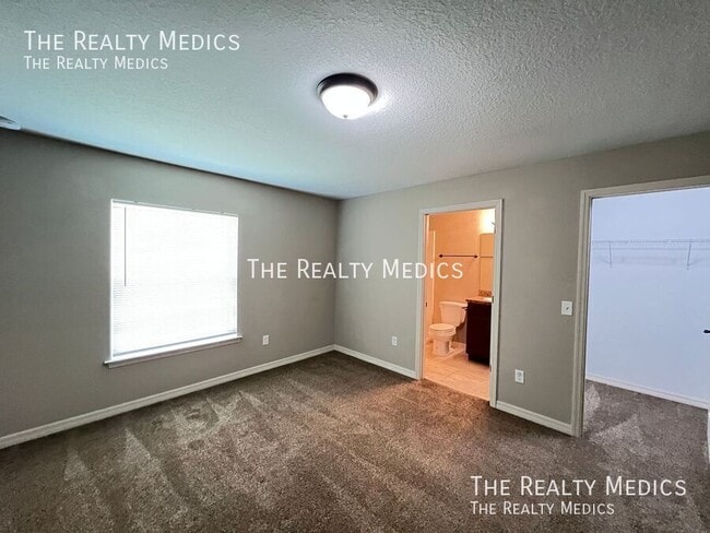 Building Photo - 2427 SW 168th Loop