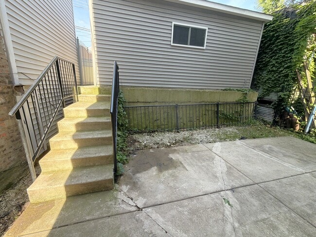 Building Photo - 1708 S Desplaines St