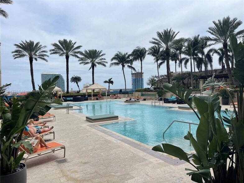 Building Photo - 550 Okeechobee Blvd