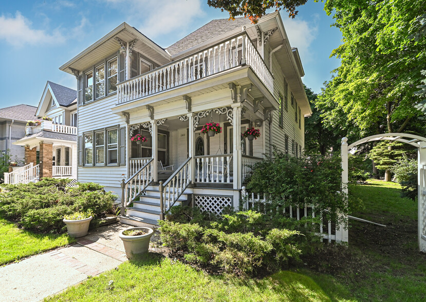 Front Entrance - 1821 E Olive St