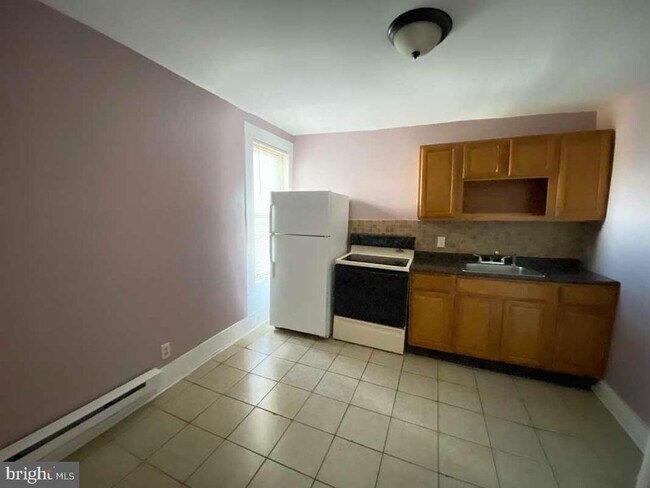 Building Photo - 1833 W Rockland St
