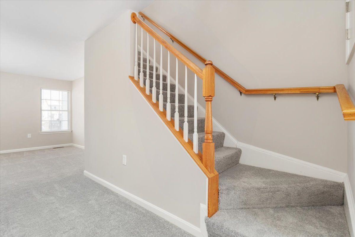 Building Photo - 113 Frazer Dr