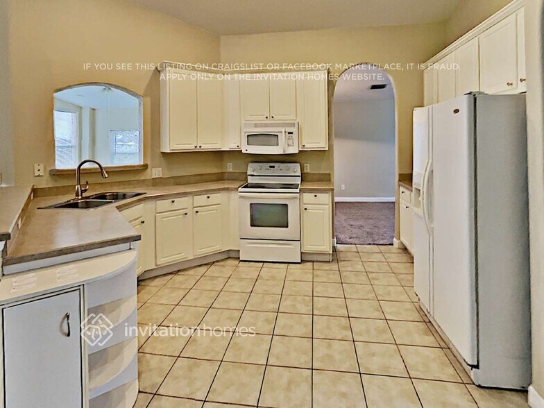 Building Photo - 3800 Bayshore Cir