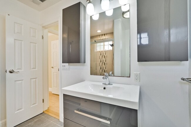 Building Photo - Wonderful 3 bedroom , 2 bath home in Mount...