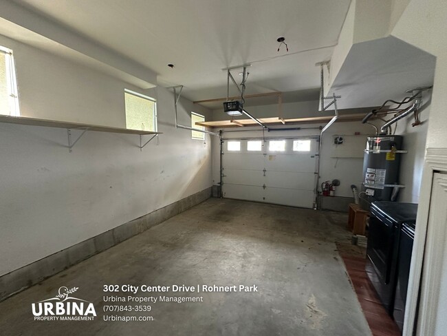 Building Photo - Modern 3-Bedroom Townhome in the Heart of Rohnert Park