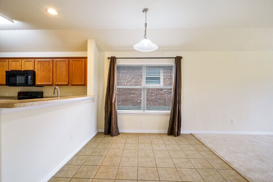 Building Photo - 227 Creekwood Dr