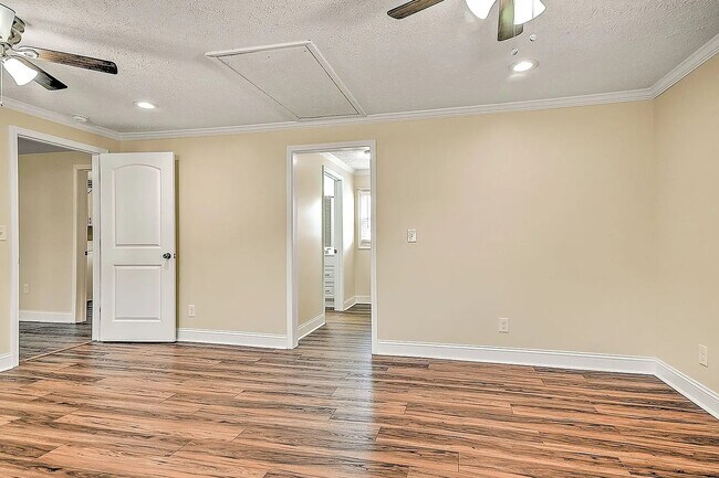 Building Photo - 2361 Hiwassee Dr