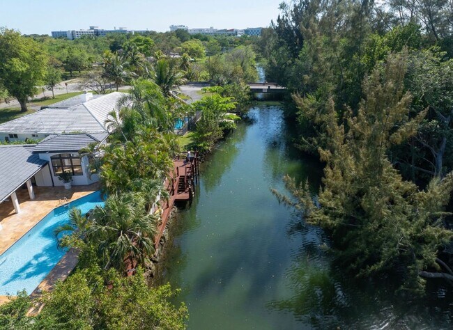 Building Photo - 5120 Carillo St