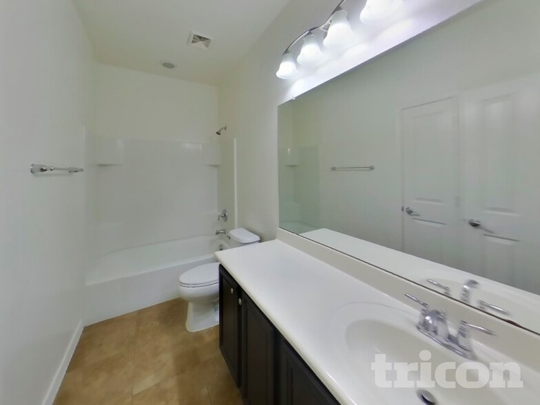 Building Photo - 723 W Dana Dr