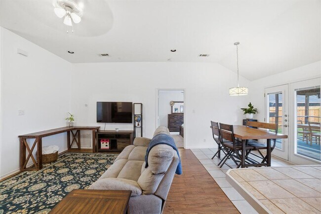 Building Photo - 411 Copper Ln